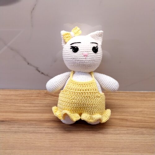 Crochet chubby cat