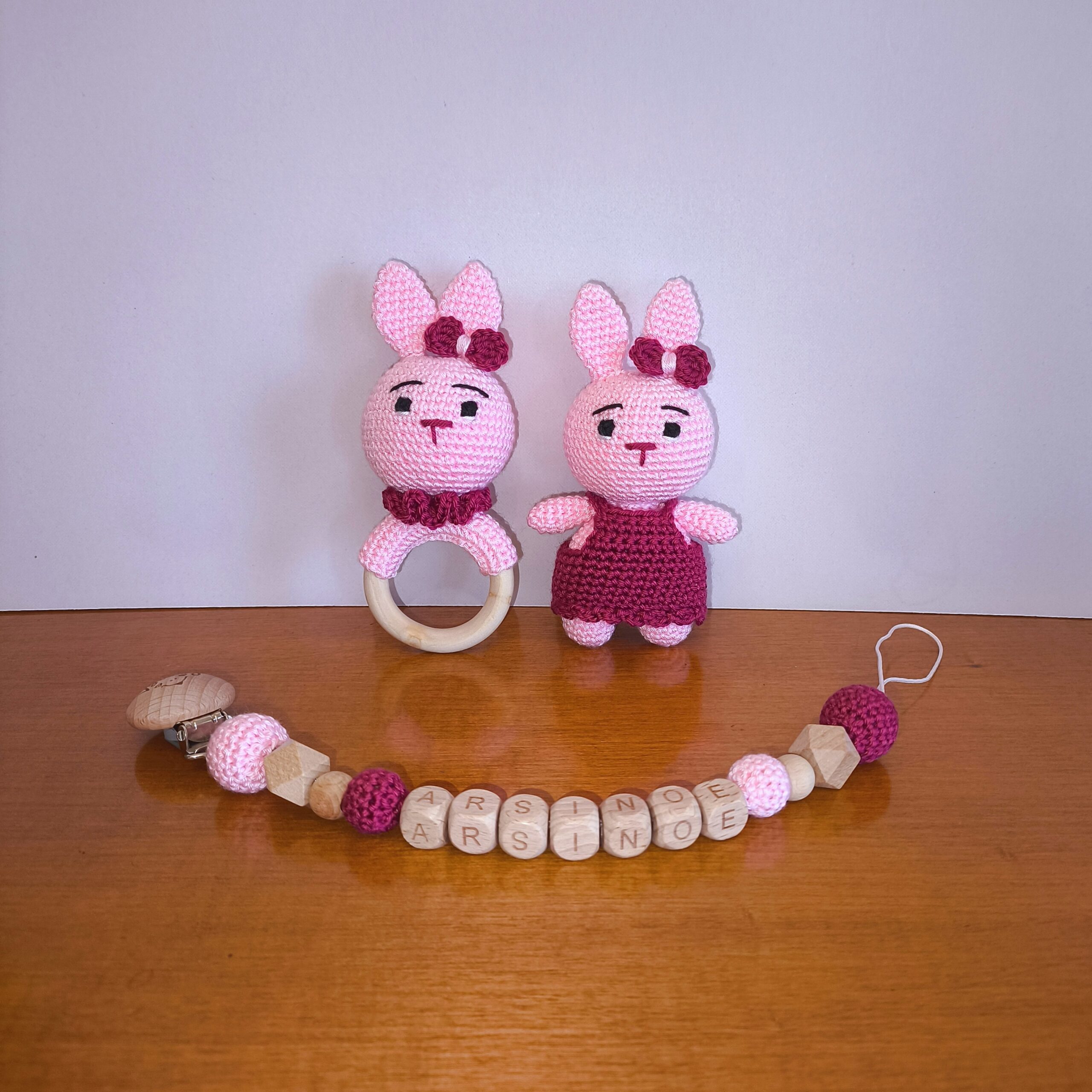 πλεκτό σετ λαγουδάκια