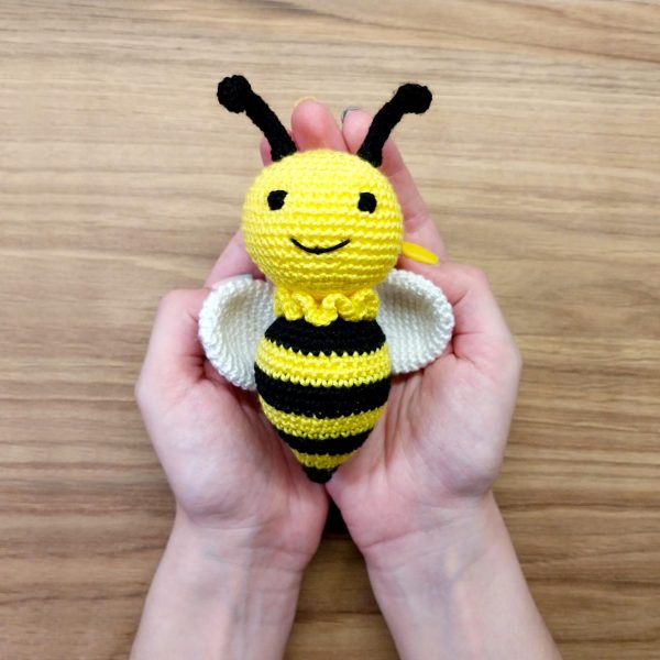 crochet bee
